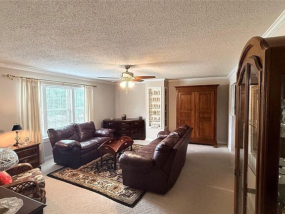2nd image of 1912 Fernwood Rd