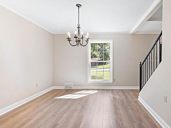 5th image of 4006 S Lakewood Dr