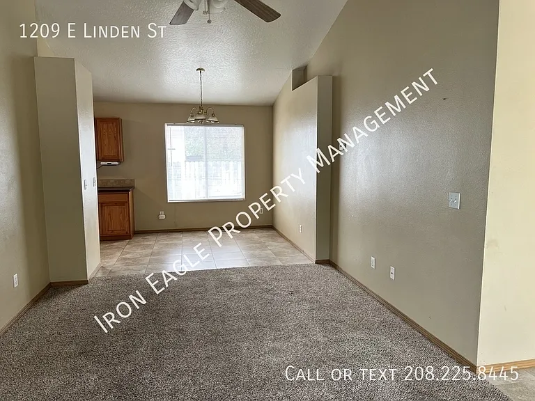 1209 E Linden St — Photo 2