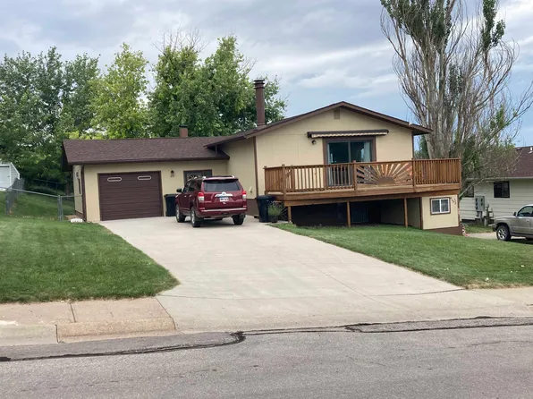 415 Lariat Dr, Spearfish, SD 57783