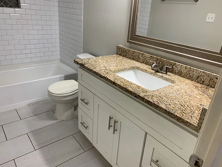 1107 Oxford St #STREET; — Photo 15