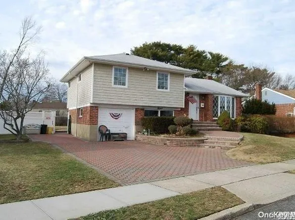 7 Lee Drive, Farmingdale, NY 11735