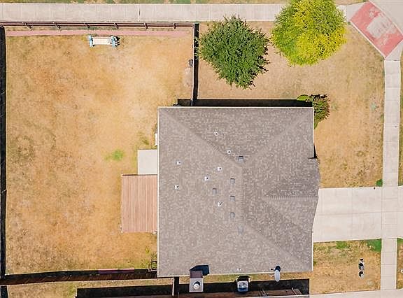 2nd image of 3006 Pinecrest Dr