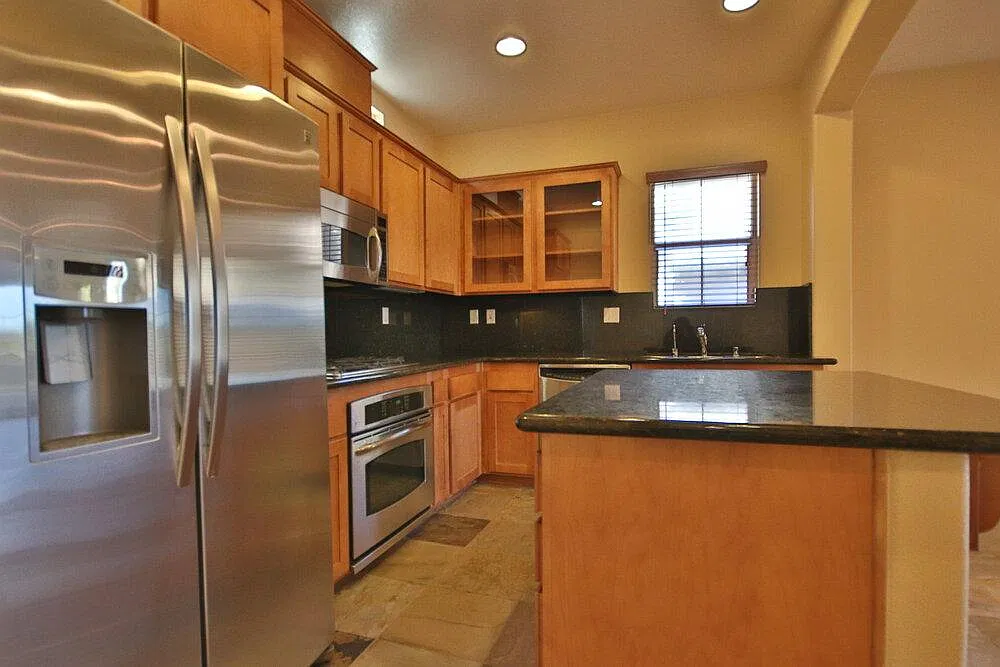 3 bed, 3.5 bath, 1498 sqft, $4,100 — Photo 1