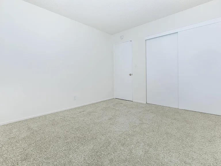 Emerald Victoria Apartments — Photo 23