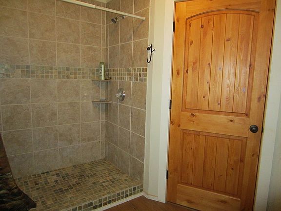 TILE AND NATURAL STONE