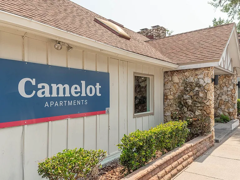 Camelot Apartments — Photo 27