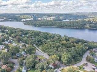 547 Old Laurel Hill Rd, Norwich, CT 06360