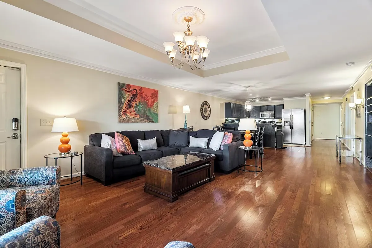 4 bed, $6,000 — Photo 3