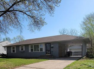 1836 SW Prairie Rd, Topeka, KS 66604