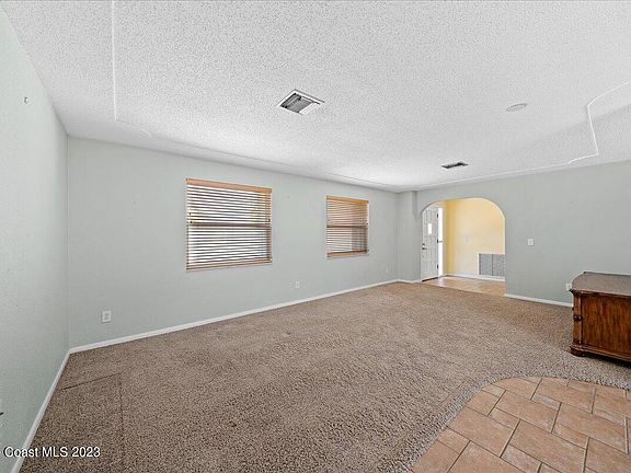 4th image of 399 Hiawatha Way