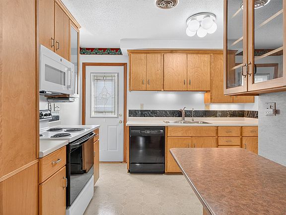 5th image of 3617 Boone Ave N