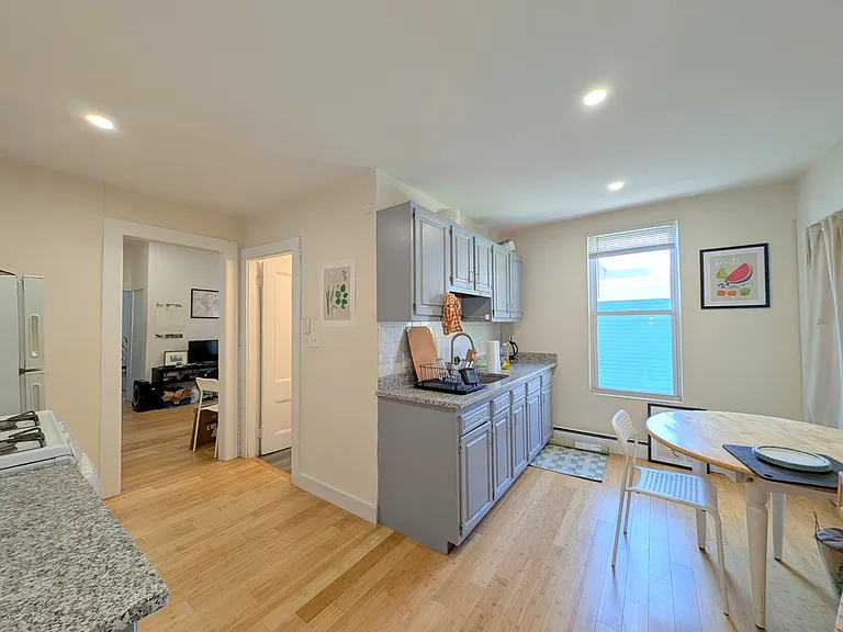19 Cameron Ave #4 — Photo 4