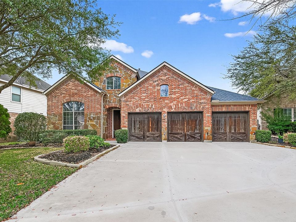 1st image of 35 Woodmoor Pl