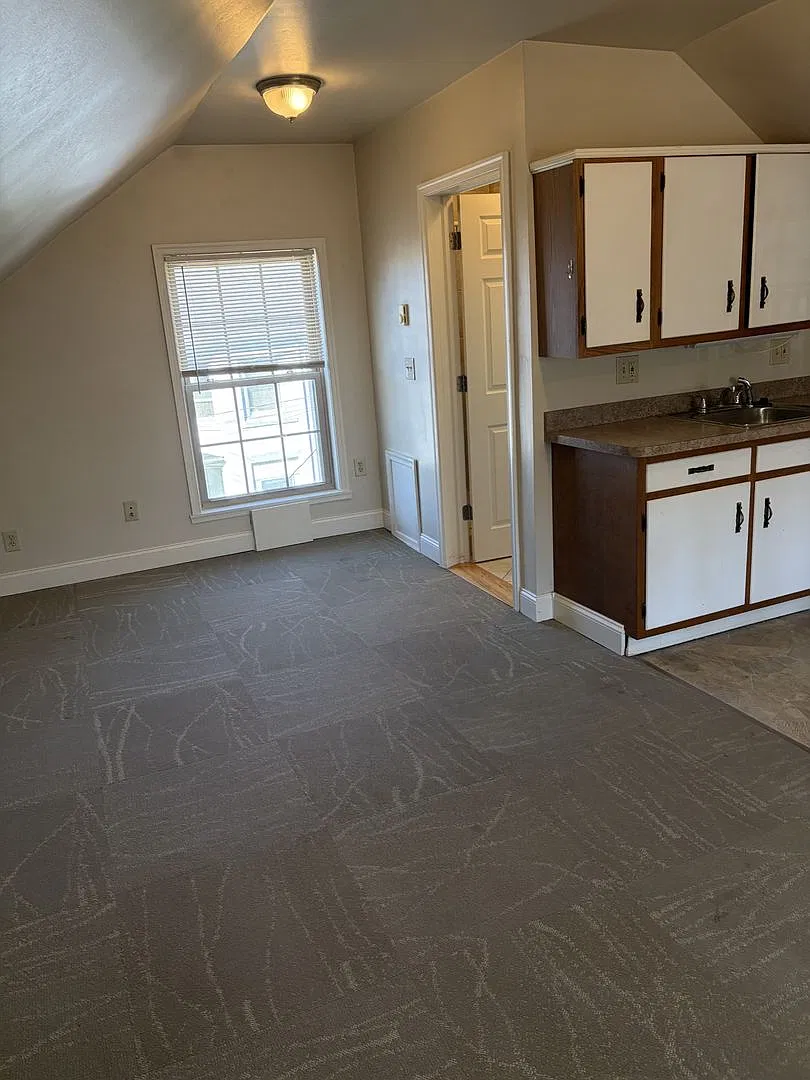 439 Market St (Lamont) — Photo 3