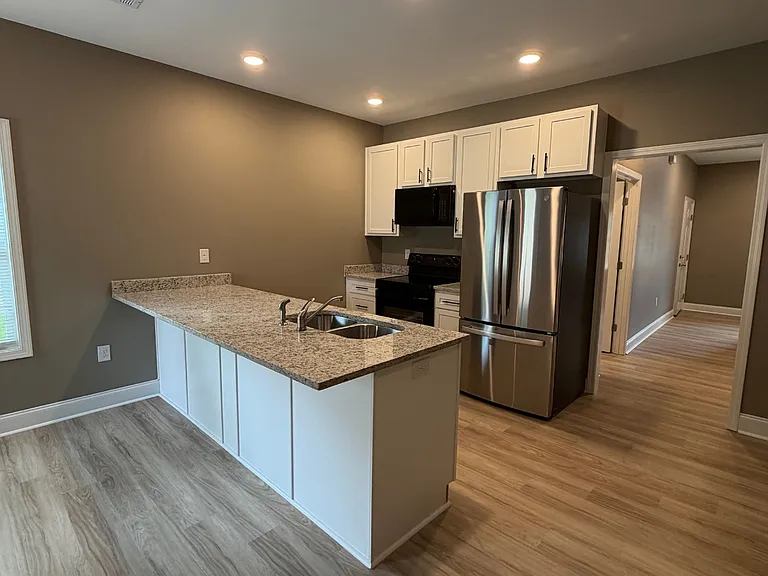 413 & 415 East Blvd — Photo 4