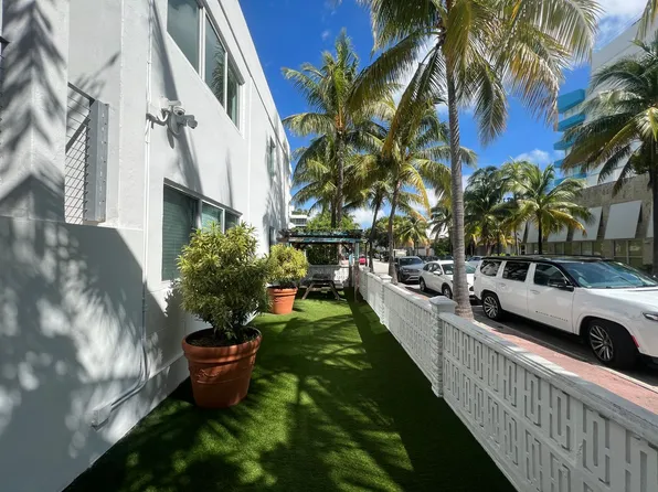 220 Collins Ave APT 4B, Miami Beach, FL 33139