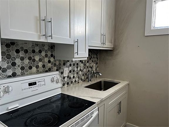 2nd image of 1820 Harrison St