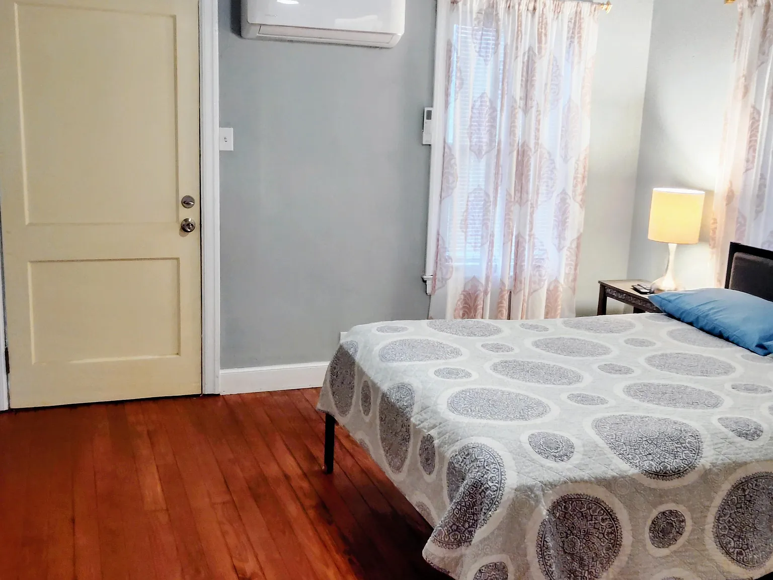 1 bed, 650 sqft, $1,200 — Photo 2