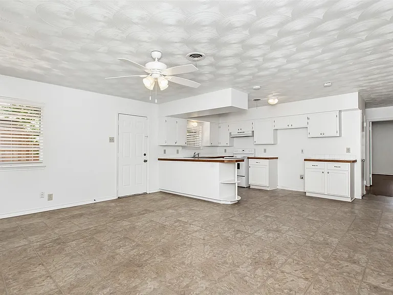 11050 Wyatt St — Photo 6