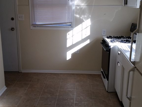4th image of 4866 Wentworth Blvd