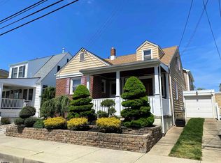 117 N Clarendon Ave, Margate, NJ 08402