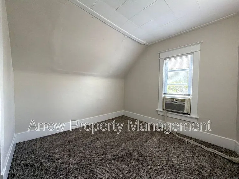 2516 Dudley St — Photo 8