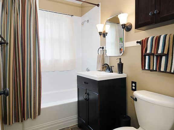 4th image of 806 Kensington Pl