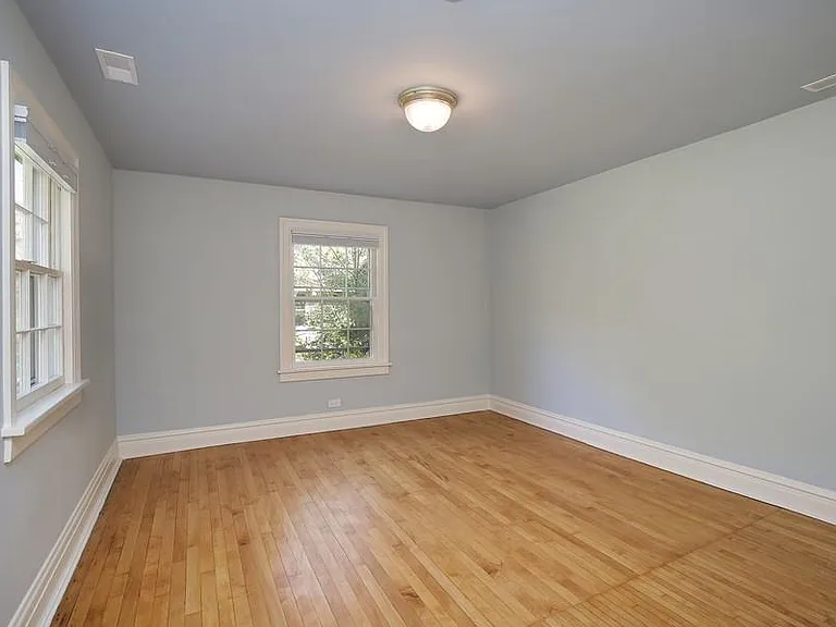 1100 Crescent Ln — Photo 4