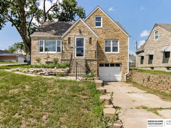 3644 W St, Omaha, NE 68107