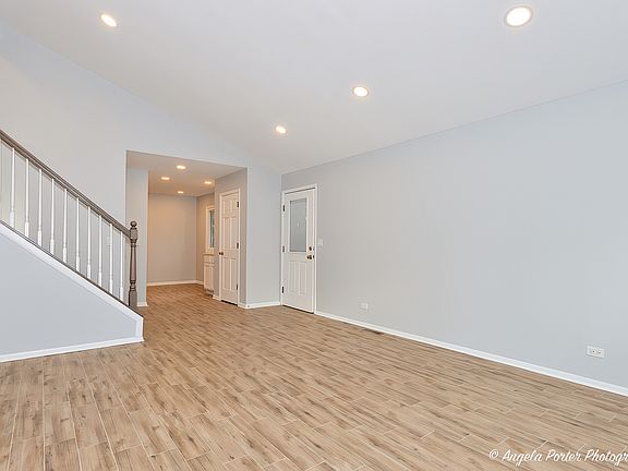 4th image of 202 Dearborn Ct