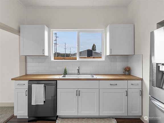 5th image of 101 Emerson Avenue