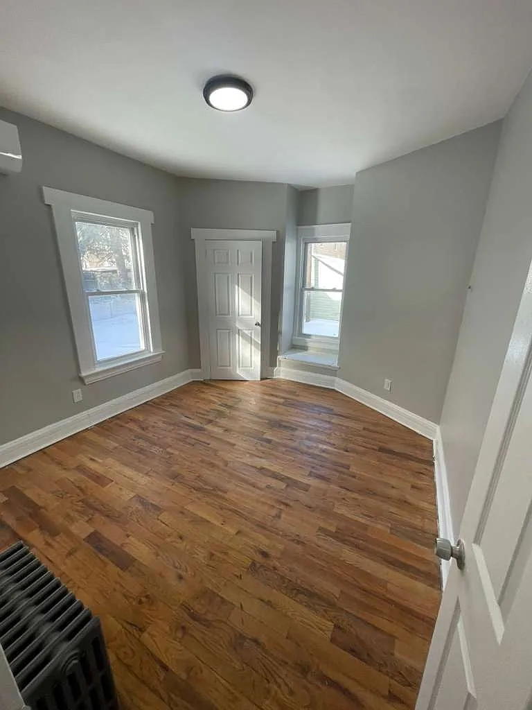 3 bed, $2,400 — Photo 2
