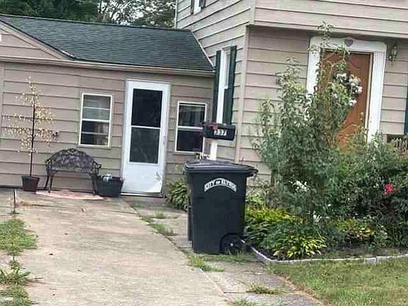 4th image of 337 Penfield Ave