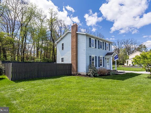 2nd image of 1111 Fox Hill Rd