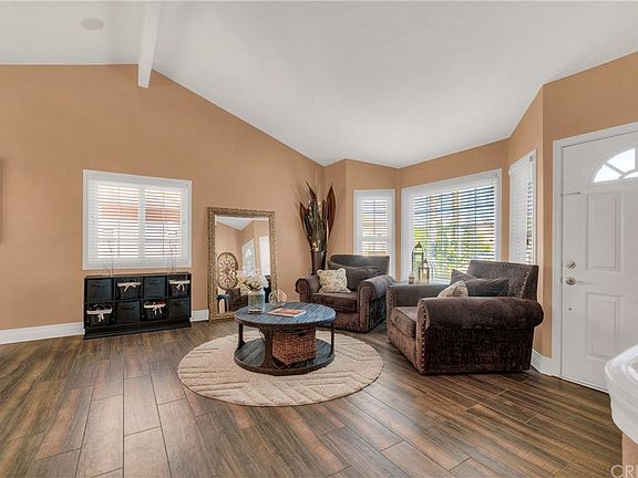 4th image of 27749 Buckskin Dr