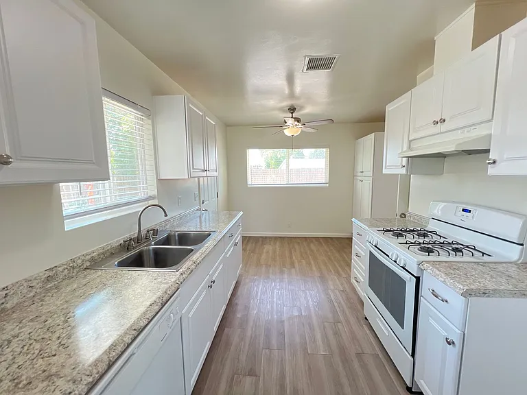 515 Cherokee Dr — Photo 5