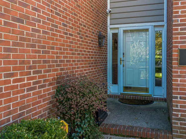 2 Meadow Links Dr, Paducah, KY 42001