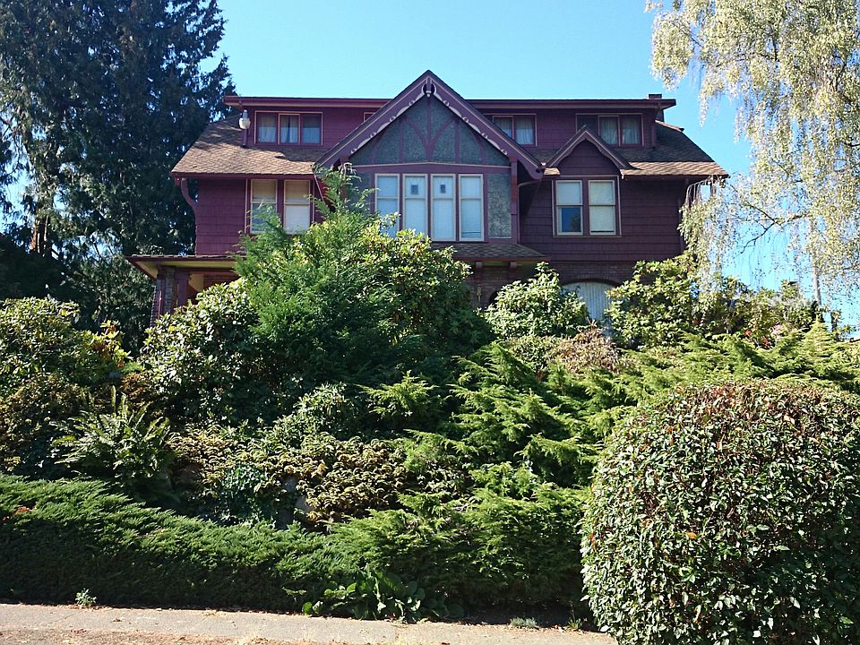 2nd image of 1211 22nd Ave E