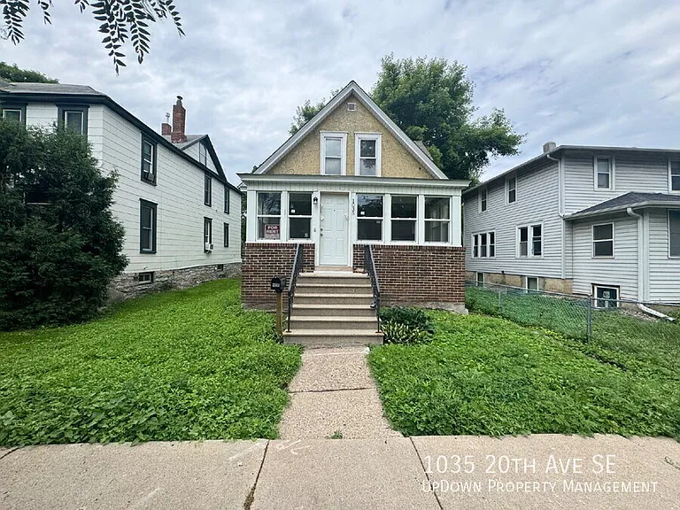 1035 20th Ave SE — Photo 1