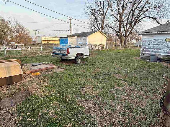 4th image of 805 W McKinley Ave