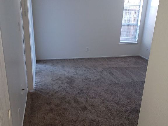 3rd image of 1925 Grande Cir APT 2