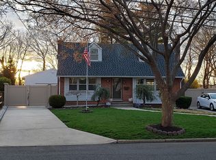 43 Marvin Ln, Commack, NY 11725