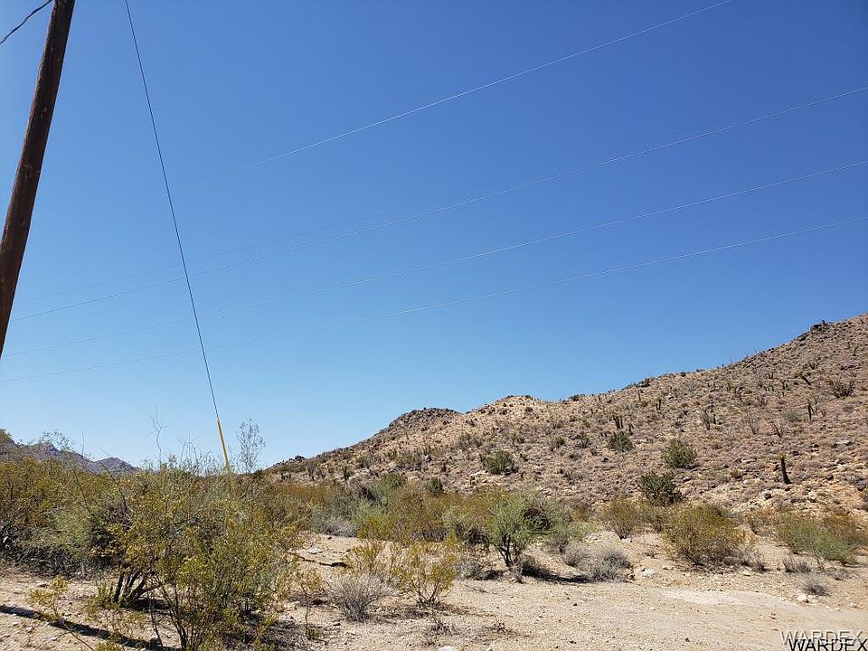 2nd image of 2033 S Dilkon Rd