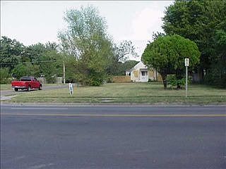 2nd image of 1802 S Broadway Ave
