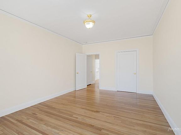 5th image of 1539 Greenwich St #7
