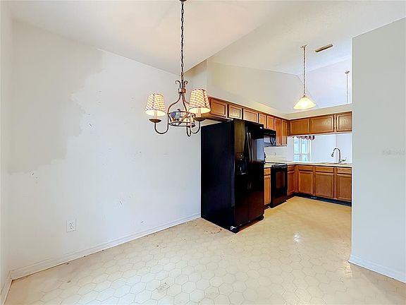 5th image of 1012 MALCOLM COURT