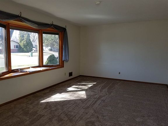 4th image of 3911 Avenue E