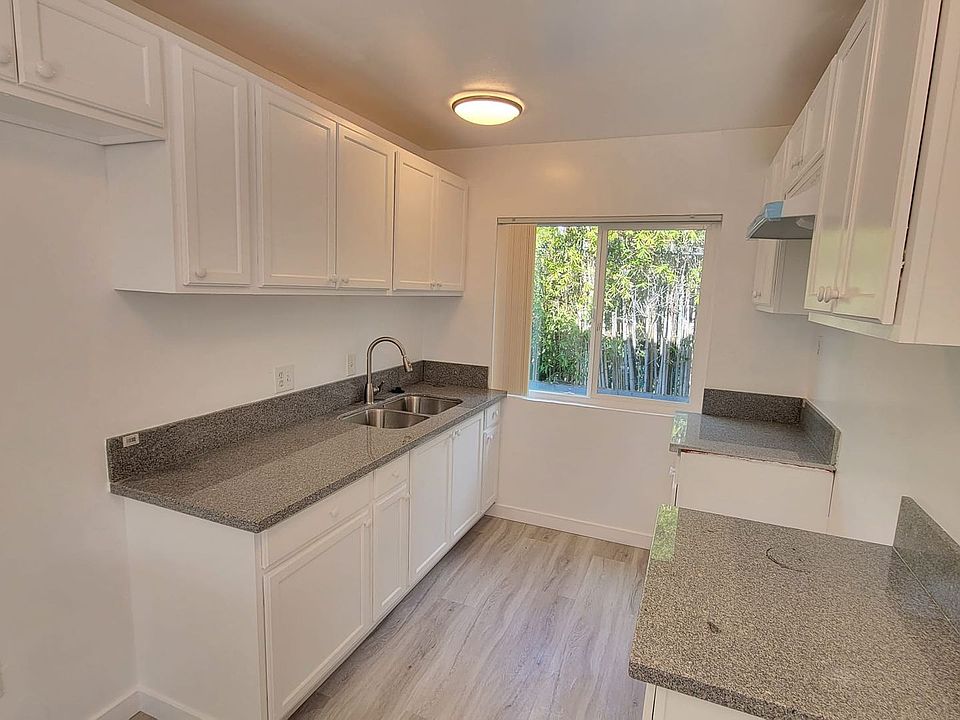 1st image of 13111 Oxnard St #15
