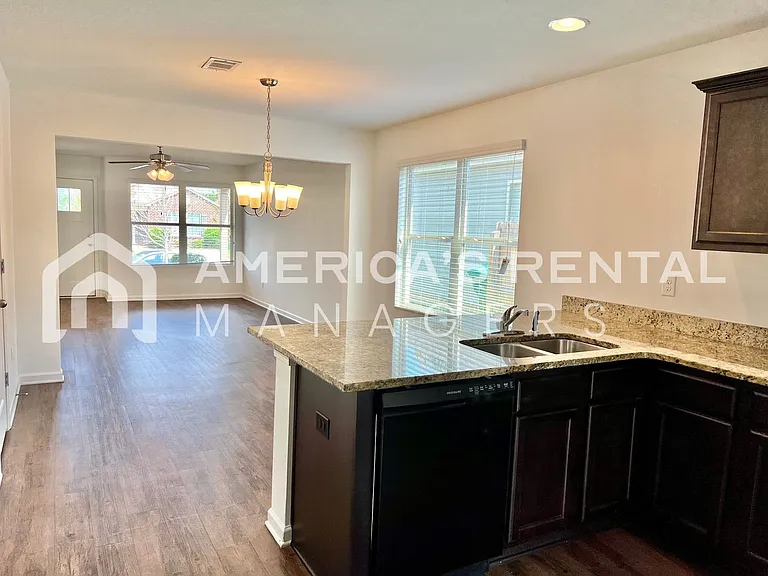16406 Waterbury Ln — Photo 5